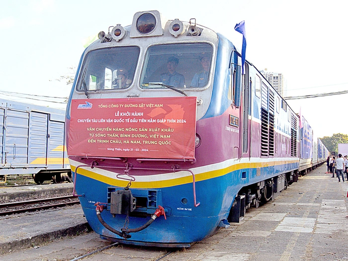 Vận chuyển vật liệu xây dựng từ Hải Phòng vào miền Trung bằng tàu hỏa