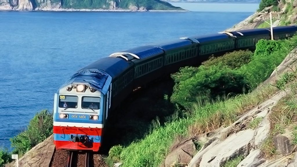 Đèo Hải Vân: “Tàu Trên Mây”