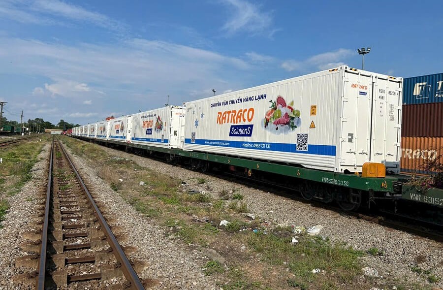 Tiếp nhận lô Container lạnh từ đường sắt