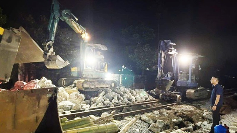 Đường sắt Việt Nam chủ động ứng phó và chạy tàu an toàn trong lũ