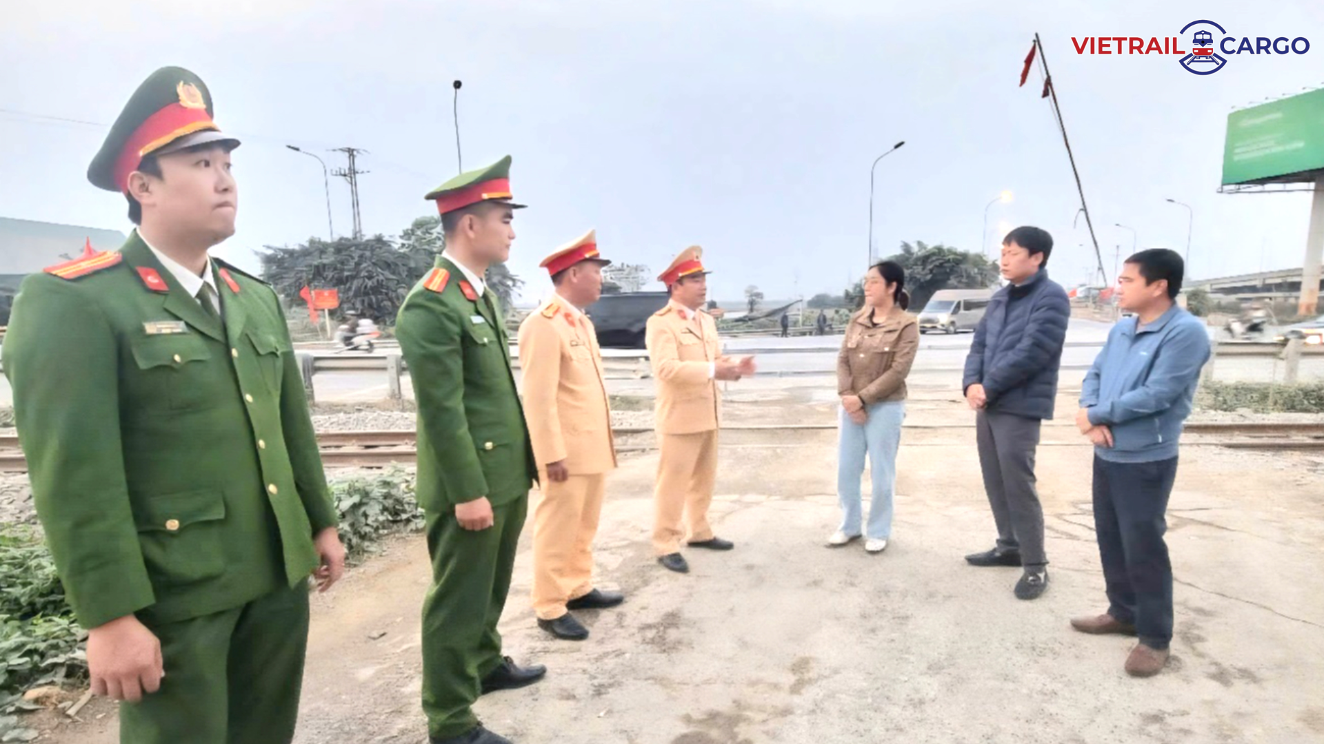 Ninh Bình: Đóng lối đi tự mở qua đường sắt, ngăn nguy cơ tai nạn
