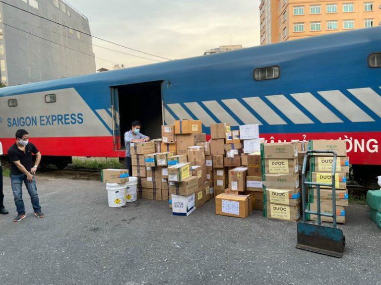 Gửi đồ sinh viên, đồ thuê trọ về quê ăn Tết bằng tàu hỏa | Vietrail