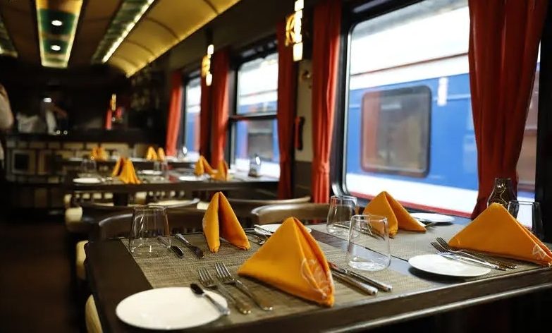 SJourney: Báo Pháp Ngợi Ca Tour Tàu Hỏa Hạng Sang Xuyên Việt