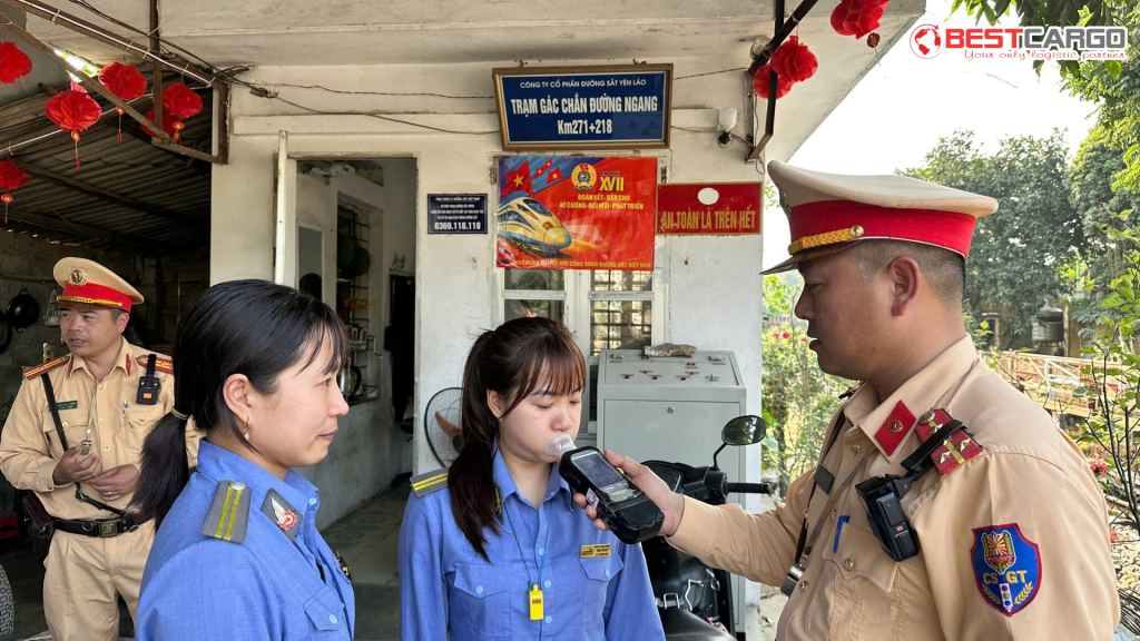 Xử Phạt 193 Tài Xế Vi Phạm Tại Đường Ngang Đường Sắt Hà Nội