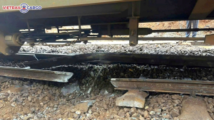 Tàu Hàng Trật Bánh Tại Đèo Hải Vân