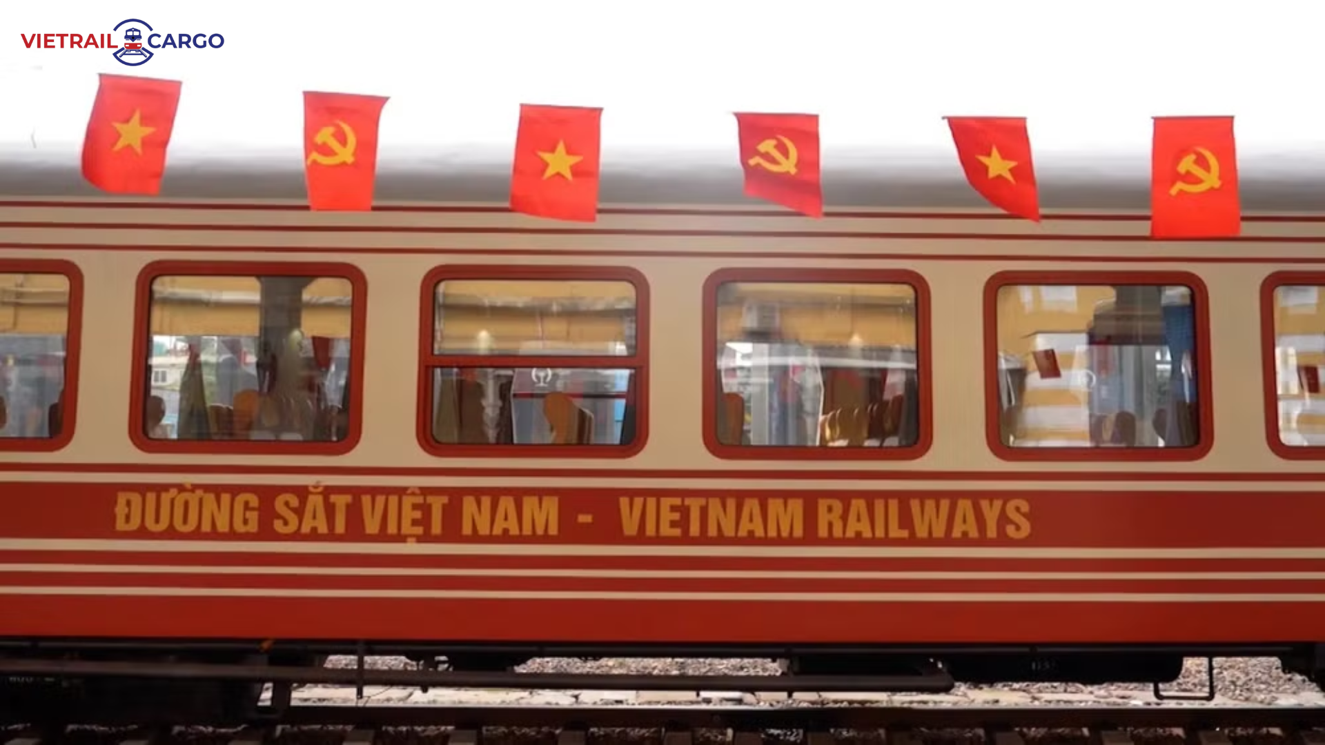 100 lượt xe buýt và đường sắt được Hà Nội tăng cường dịp lễ