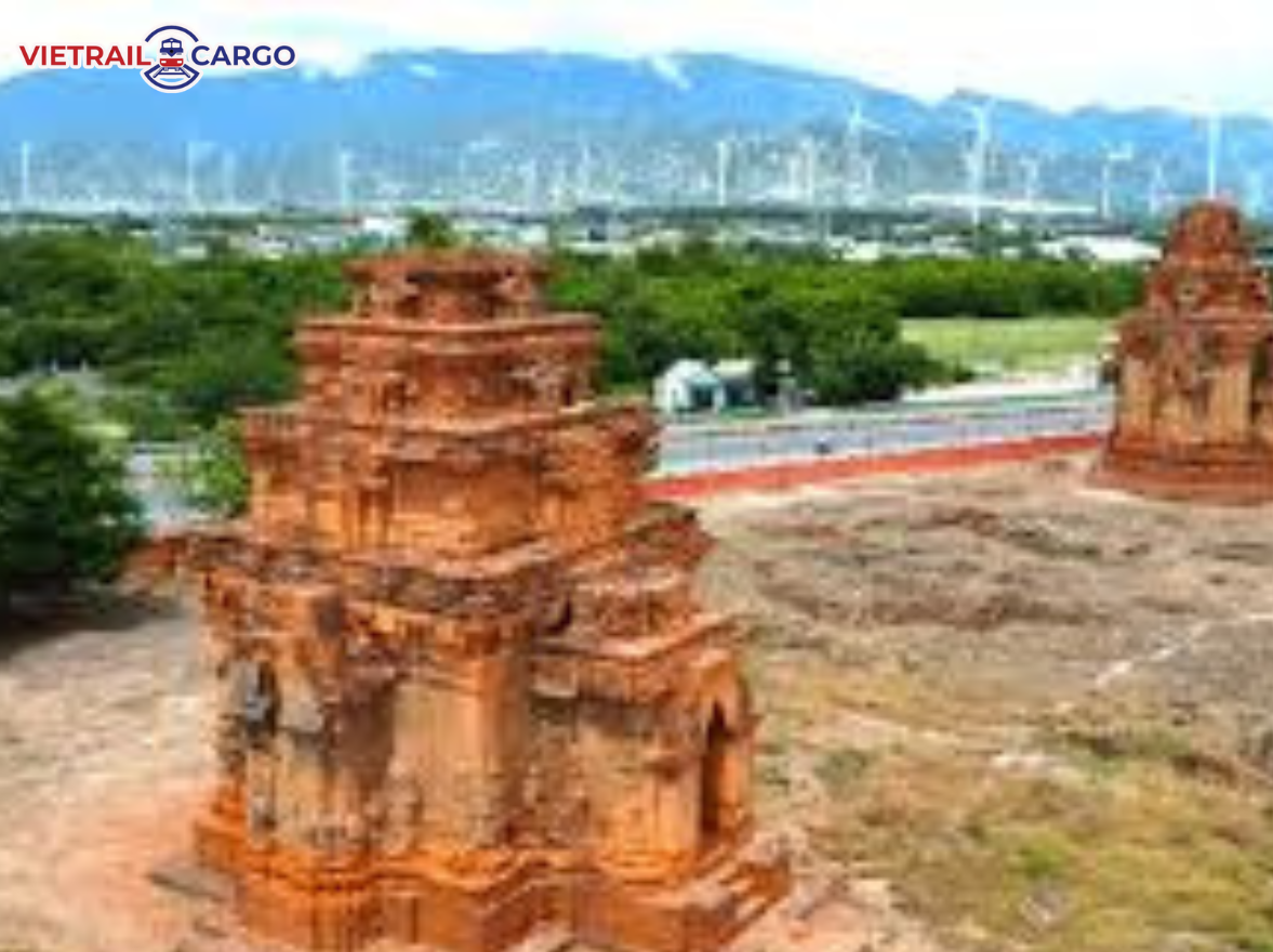 Khánh Hòa đề xuất điều chỉnh đường sắt tốc độ cao để bảo vệ tháp Hòa Lai