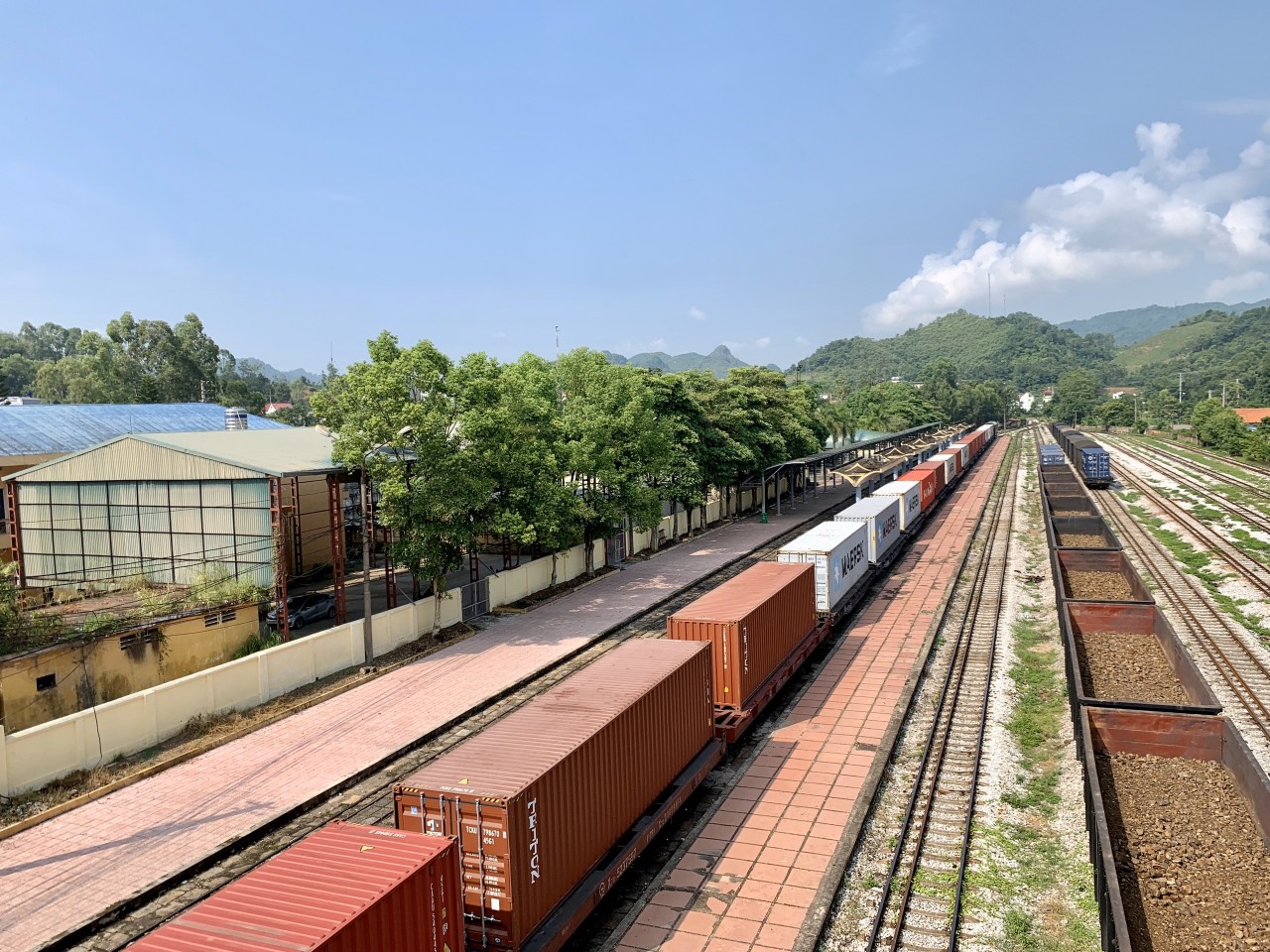 Vận chuyển hàng hóa bằng đường sắt