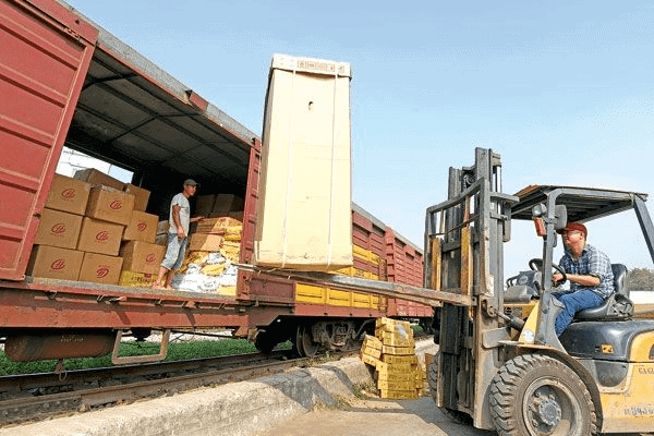 Dịch vụ vận chuyển hàng máy công nghiệp bằng đường sắt liên tỉnh