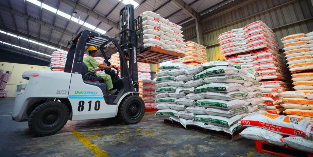 Vận chuyển thức ăn chăn nuôi dạng bao từ Long An đi Hà Nội bằng đường sắt