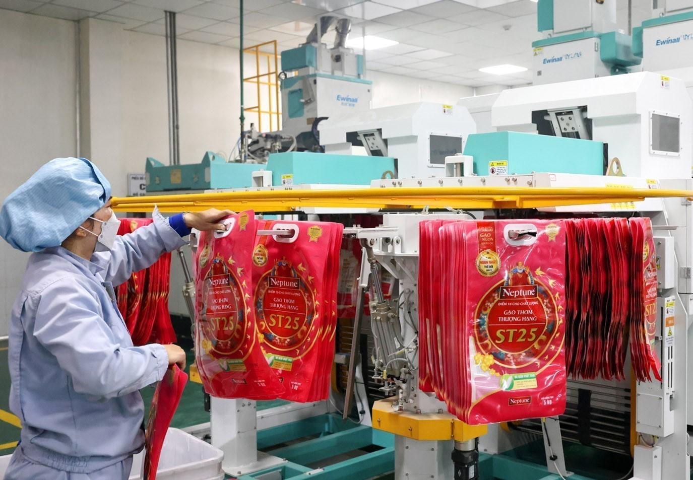 vận chuyển gạo bằng đường sắt.
